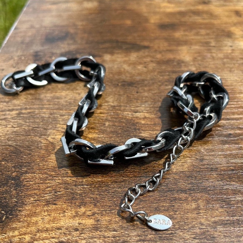 Zara Helix Circles Black And Silver Choker 
12”